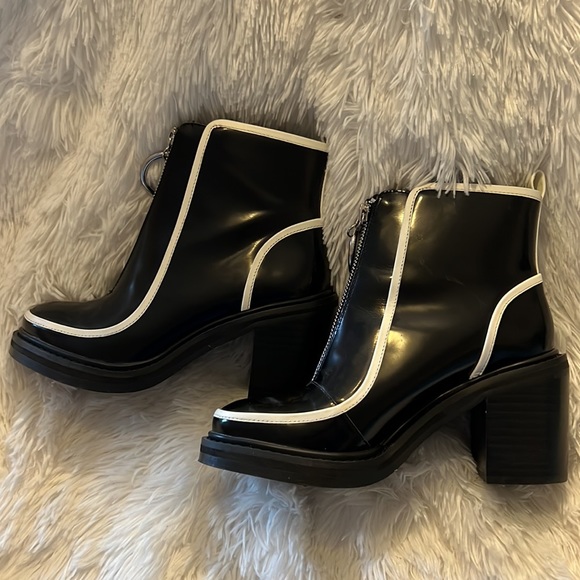 Shelley's of London for Free People. Patent leather mod, retro, boho. 70's vibe. - Picture 5 of 7